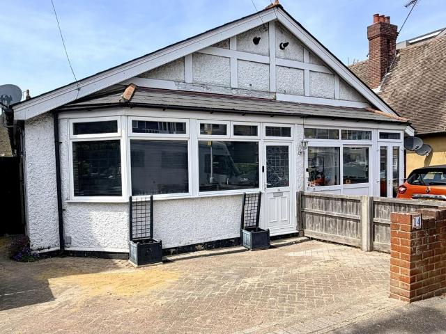 Bungalow for sale in Cliftonville West, Acol