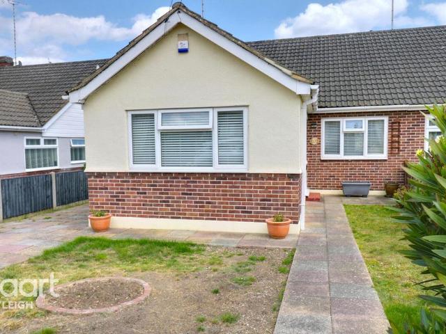 Bungalow for sale in Alton Barnes, Essex