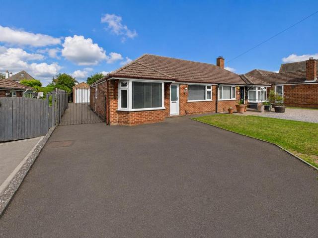 Bungalow for sale in Wotton, Gloucester