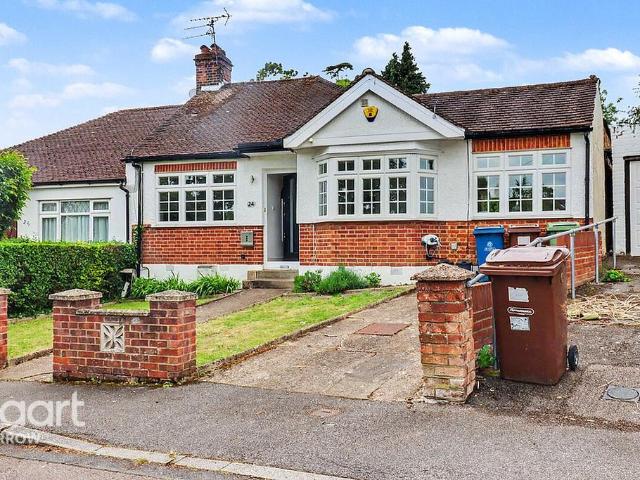 Bungalow for sale in Harrow Weald, Greater London