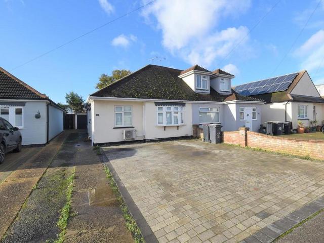 Bungalow for sale in Stroud Green, Barling