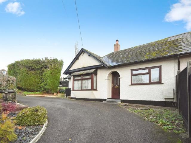 Bungalow for sale in Chipping Hill, Essex