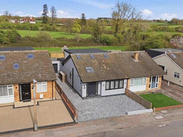 Bungalow for sale in Kings Hill, Colliers End