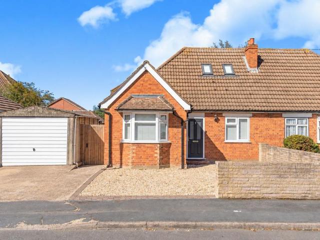 Bungalow for sale in Littleton Common, Spelthorne