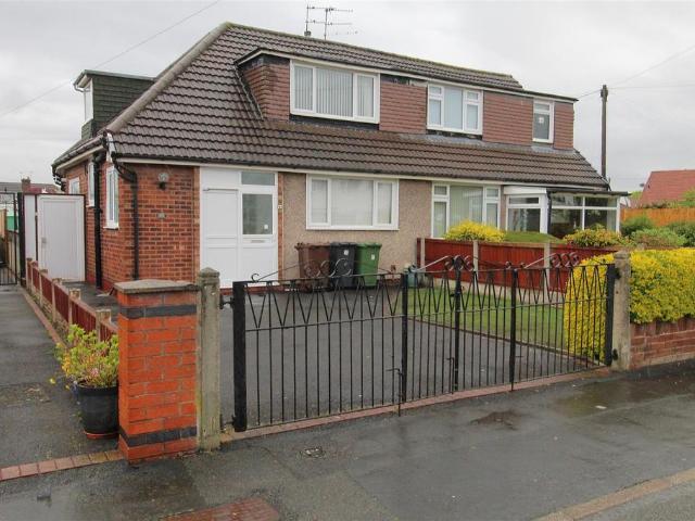 Bungalow for sale in Waddicar, Sefton