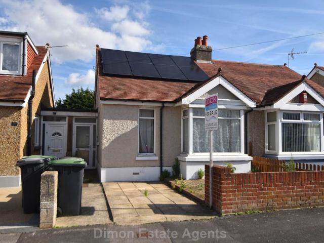 Bungalow for sale in Middlecroft, Hampshire