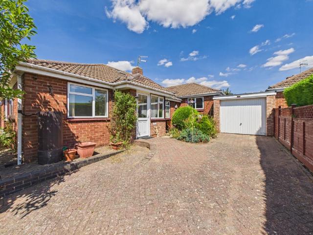 Bungalow for sale in Crookhill, Worcestershire