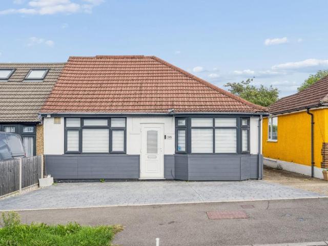 Bungalow for sale in Carpenders Park, Three Rivers