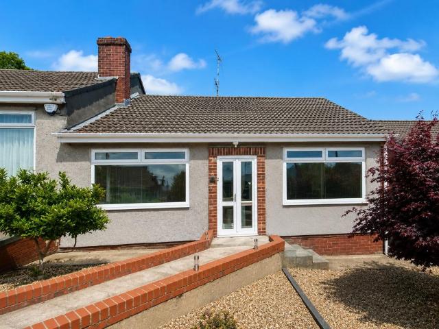 Bungalow for sale in Kingswood