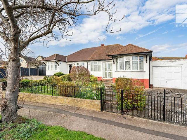 Bungalow for sale in Chingford, Greater London