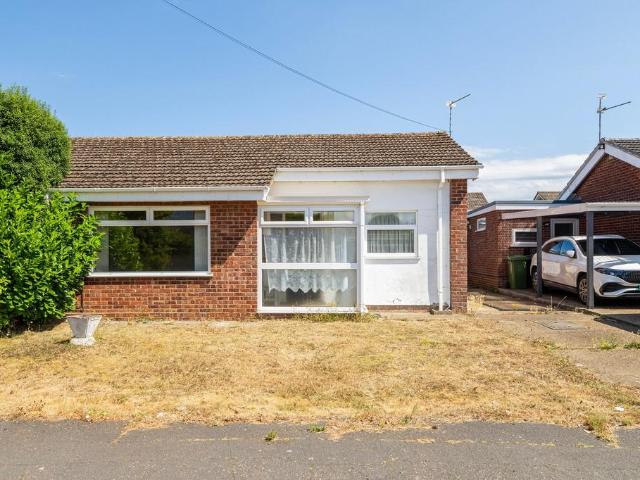Bungalow for sale in Stokesby, Norfolk