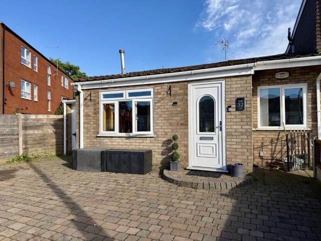 Bungalow for sale in Palacefields, Halton