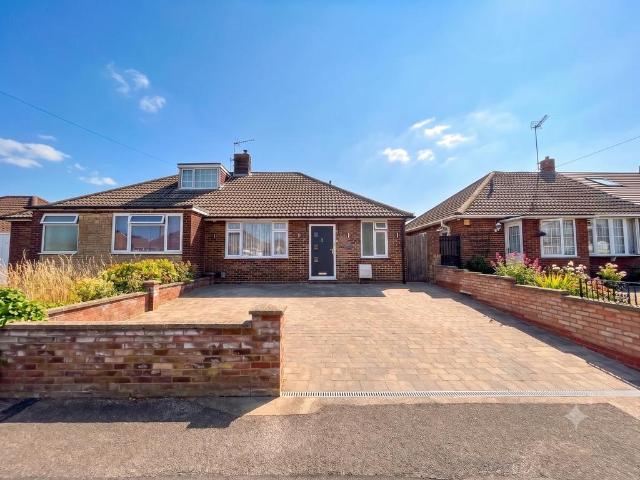 Bungalow for sale in Spring Park, Luton