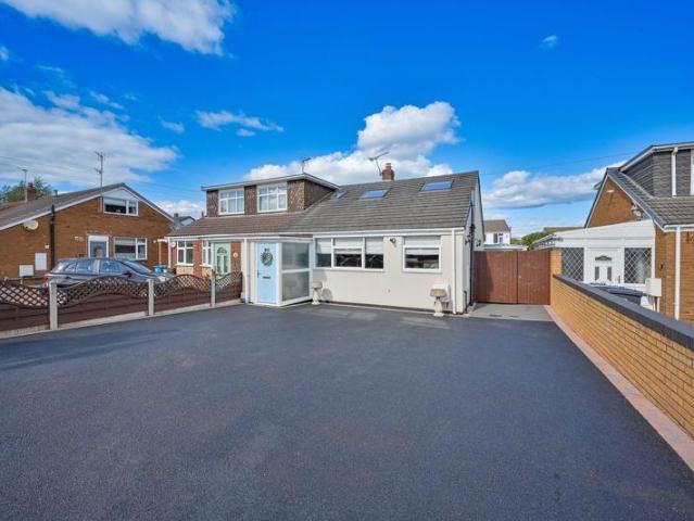 Bungalow for sale in Landywood, Great Chatwell