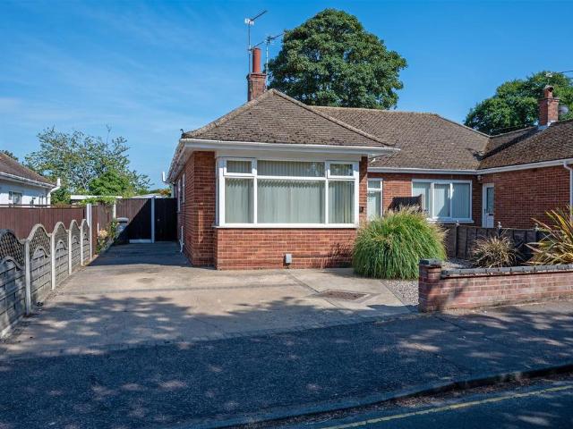 Bungalow for sale in Shrublands, Stokesby