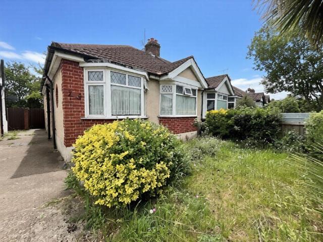 Bungalow for sale in London Borough of Ealing, Greenford