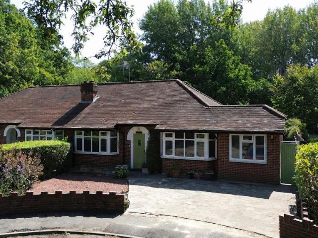 Bungalow for sale in Ashtead Park, Pachesham Park