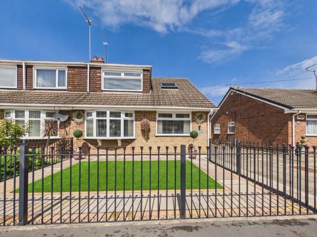 Bungalow for sale in Kingswood, Hull