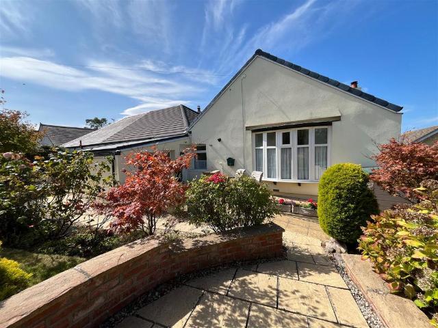 Bungalow for sale in Old Colwyn, Wales