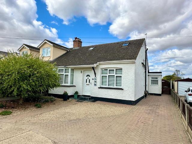 Bungalow for sale in Noak Hill, Noak Bridge