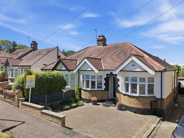 Bungalow for sale in Chingford, Greater London