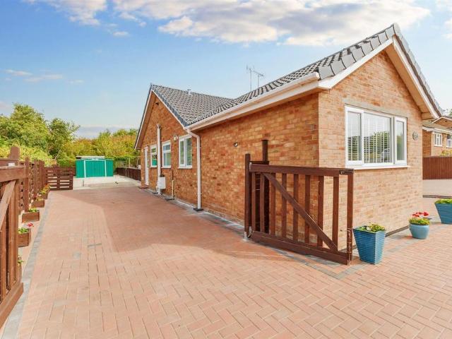 Bungalow for sale in Hampton, Crookhill