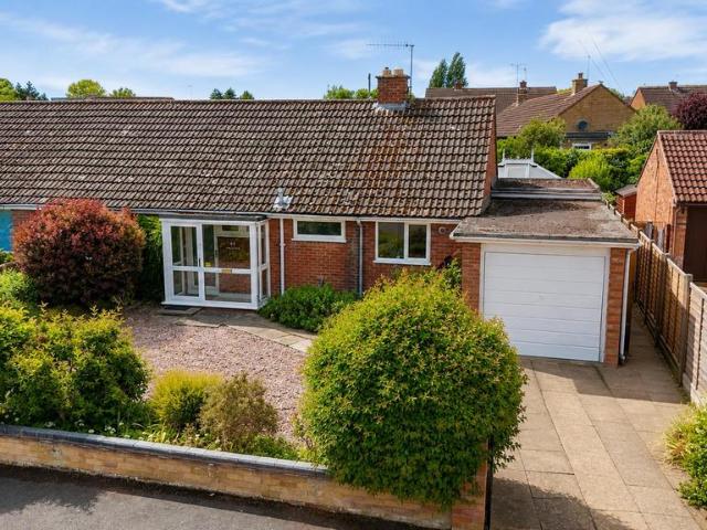 Bungalow for sale in Stratford-upon-Avon, Alderminster