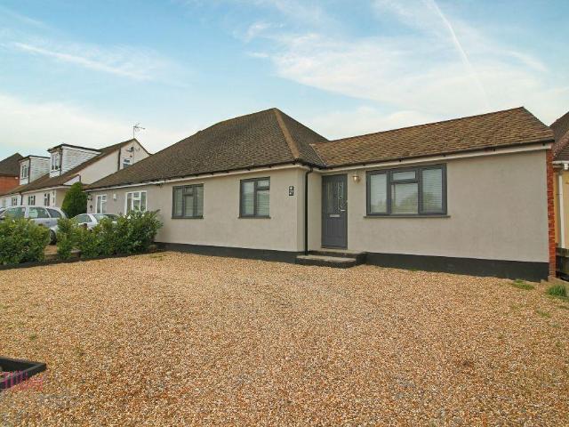 Bungalow for sale in The Butts, Kent