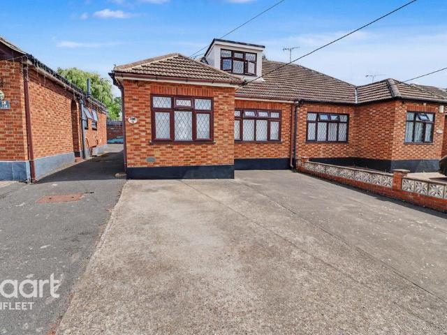 Bungalow for sale in Bowers Gifford and North Benfleet, Bowers Gifford