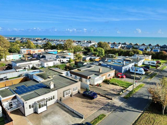 Bungalow for sale in Beachlands, Wealden