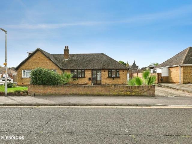Bungalow for sale in Rainham, Gillingham