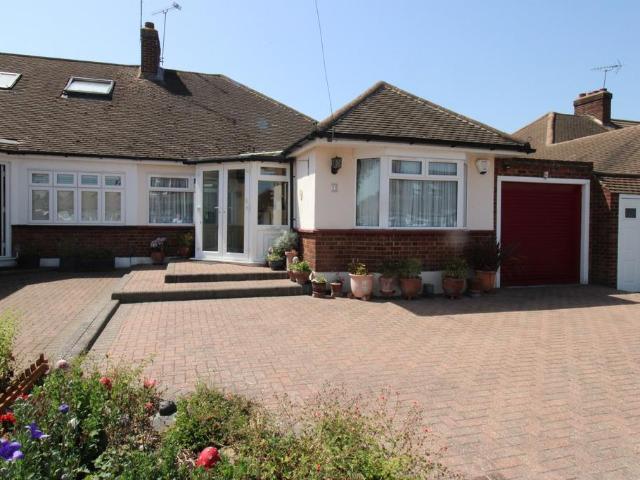 Bungalow for sale in Cranham, Greater London
