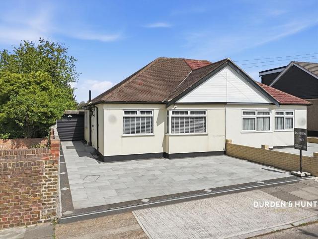 Bungalow for sale in Hornchurch, Greater London