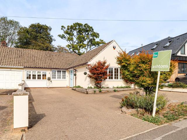 Bungalow for sale in Southdown, St Albans