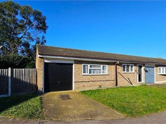 Bungalow for sale in South Hornchurch, Greater London