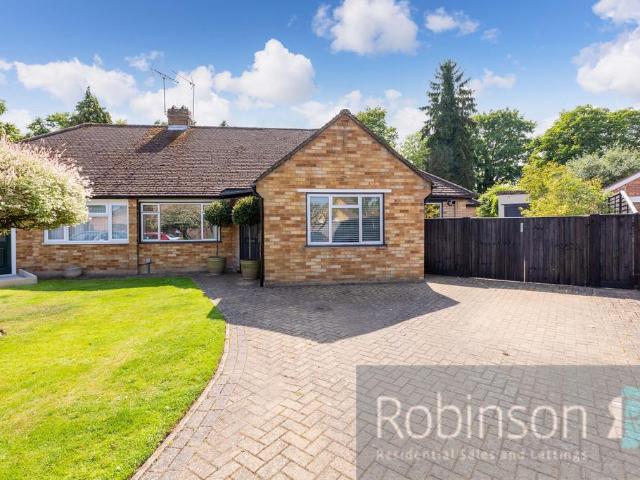 Bungalow for sale in Highway, Maidenhead