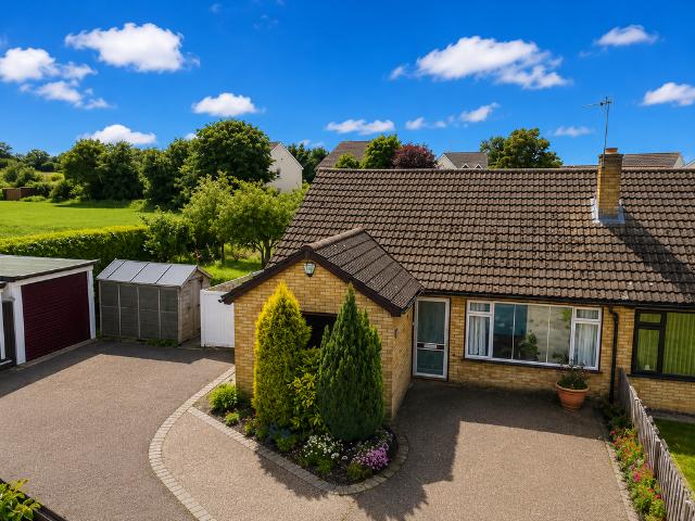 Bungalow for sale in Offord D'Arcy, Huntingdonshire