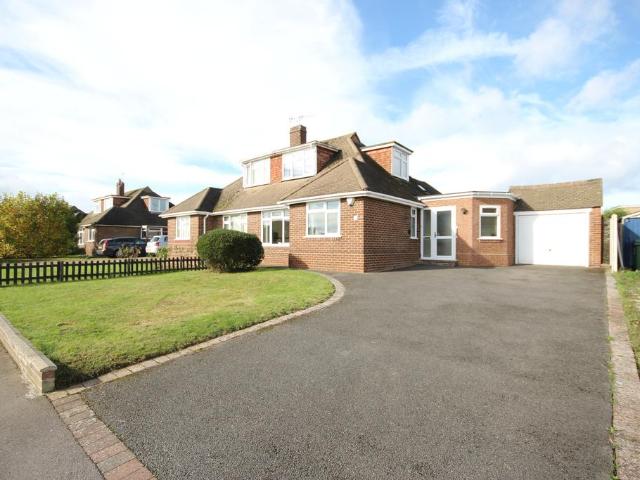 Bungalow for sale in Allington, Midway