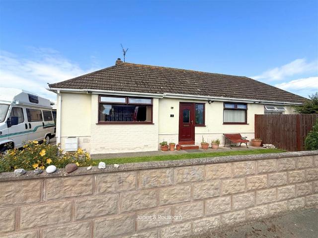 Bungalow for sale in Kinmel Bay, Wales
