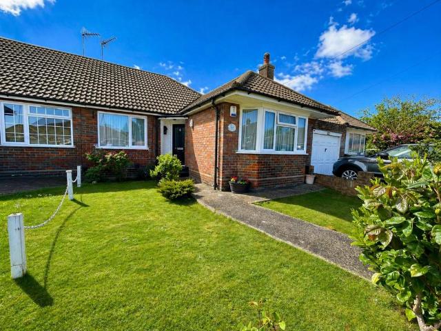 Bungalow for sale in Spring Park, Luton