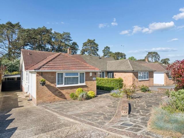 Bungalow for sale in Watford Rural, Batchworth