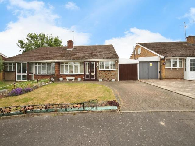 Bungalow for sale in Leagrave, Luton
