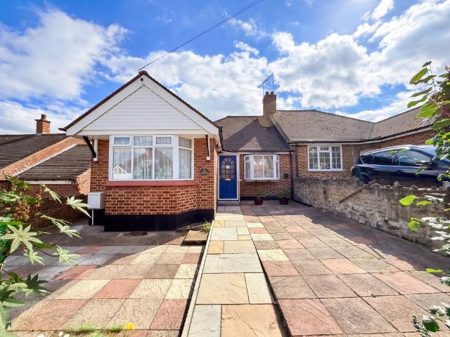Bungalow for sale in Little Thurrock, Grays