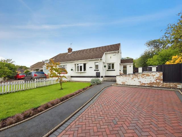 Bungalow for sale in Ynysawdre, Brynmenyn