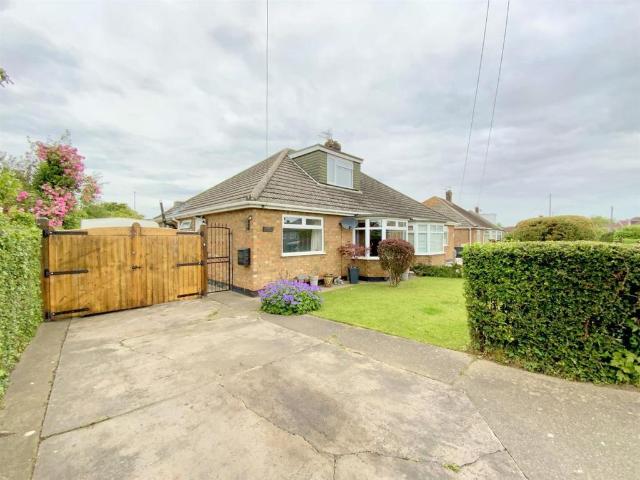 Bungalow for sale in New Waltham