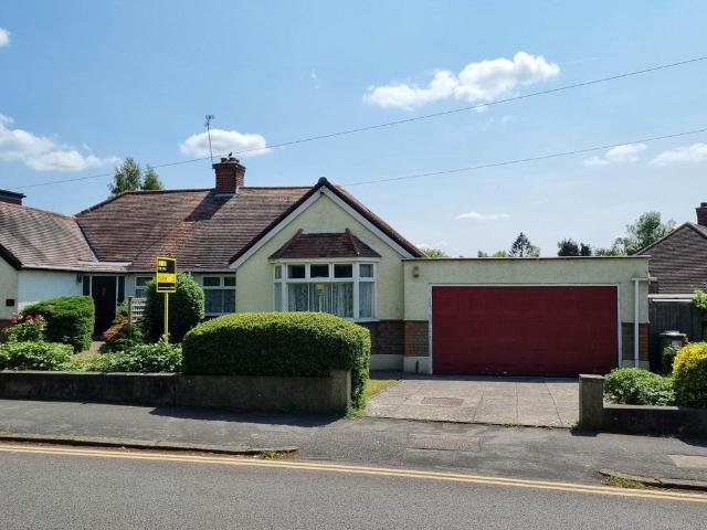Bungalow for sale in Potters Bar, Hertfordshire