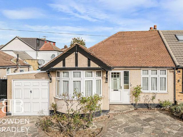 Bungalow for sale in London Borough of Redbridge, Greater London