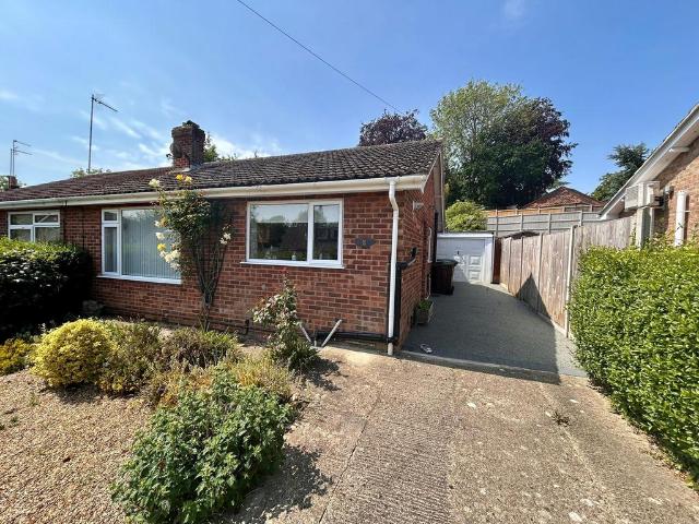 Bungalow for sale in Acle, Crostwick