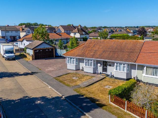 Bungalow for sale in Noak Hill, Essex