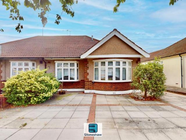 Bungalow for sale in Collier Row, Greater London
